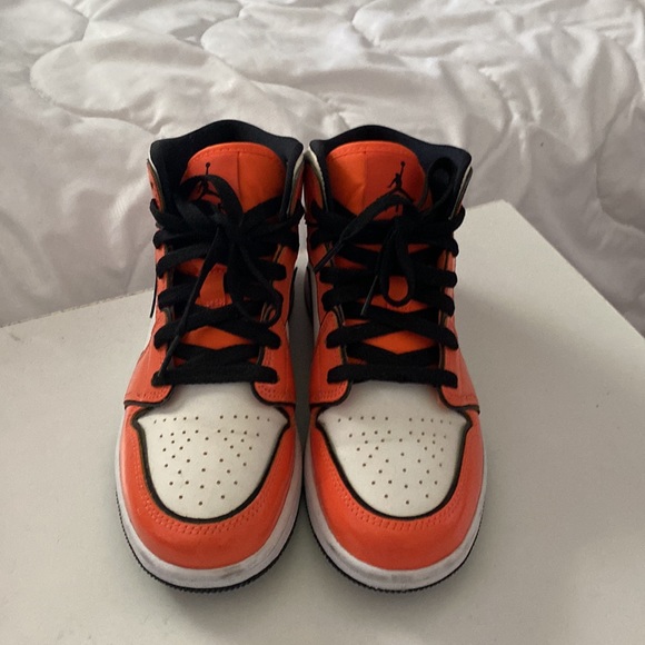 Jordan’s orange black - Picture 2 of 5
